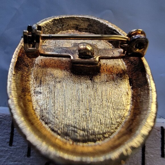 Vintage Cameo Brooch Pin - Gold Tone Oval Frame & Ivory Resin Lady Profile 1.75 - Picture 5 of 7